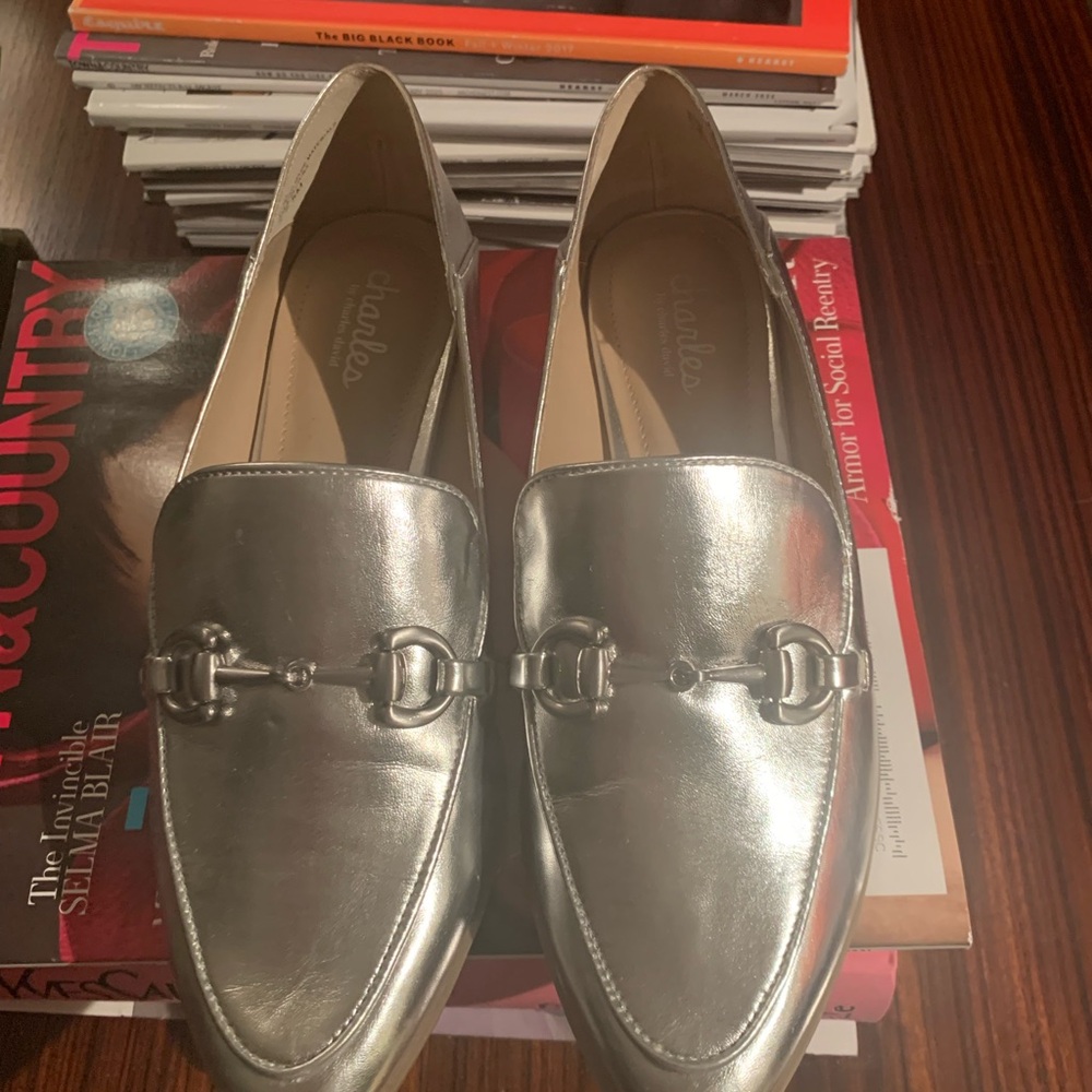 Charles by Charles David Women's Silver Loafers. 7.5 M  New